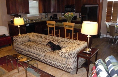 Arabi House | RENTAL FOR SUPER BOWL AND/OR MARDI GRAS. 10 MIN TO QUARTER -3 OFF STREET PARK