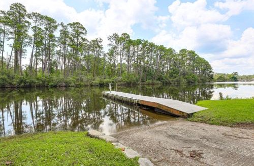 Elberta House | Resort Dock & Boat Ramp: Home w/Wolf Bay Access