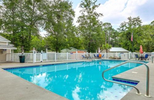 Elberta House | Resort Dock & Boat Ramp: Home w/Wolf Bay Access
