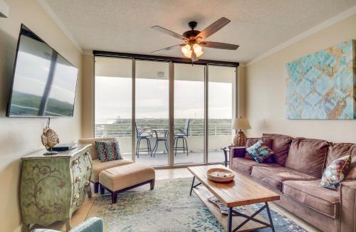 Biloxi House | Resort-Style Biloxi Condo: Walk to the Beach!