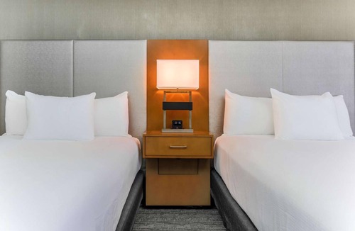 East Point Hotel | Restful Retreat Near Delta Flight Museum -1.1 mi | Seasonal Pool & Free Shuttle