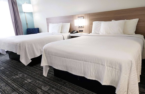 Foley Hotel | Restful Room Near Foley Sports Complex -1.21mi | Explore & Relax Comfortably!