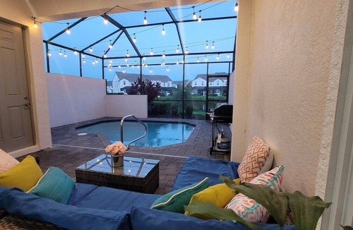 Davenport House | Retreat 5 Bed Townhome screened Private Pool