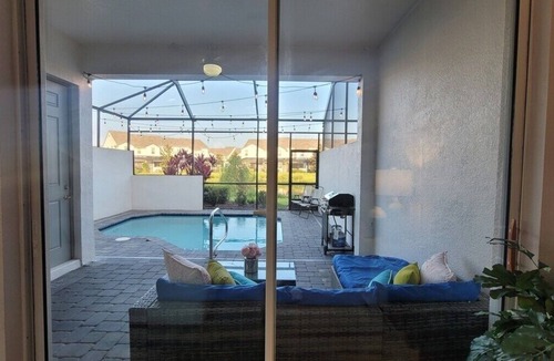 Davenport House | Retreat 5 Bed Townhome screened Private Pool