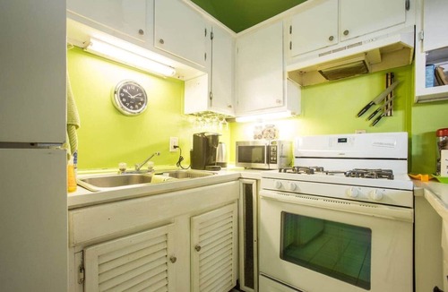 Touro Apartment | Retreat and Relax 1 block off Magazine St.