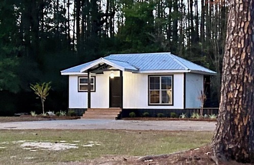 Brewton Cabin | Richburg Retreat - Tiny House on a Fishing Pond - near Brewton and Flomaton