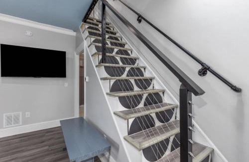Grand Rapids House | Rink Side Retreat