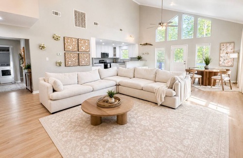 D'Iberville House | River & Beach Getaway Stylish 3BR in D'Iberville