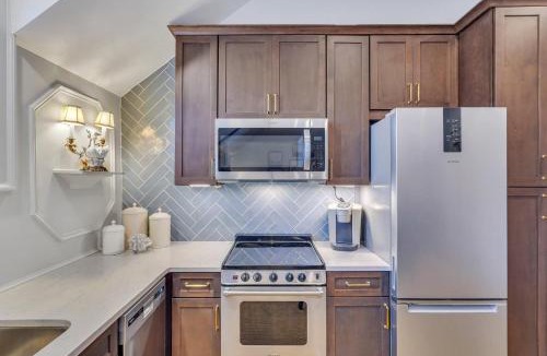 Hitch Village - Fred Wessels Homes Apartment | River's Edge by Lucky Savannah