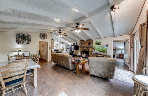 Helen Cabin | River's Edge - Ultimate Riverfront Cabin w/Hot Tub