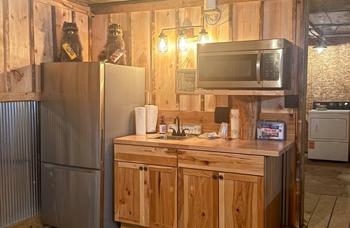Paris Cabin | Riverfront Bear Cabin