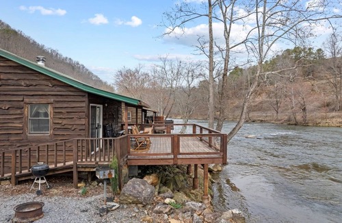 Dillsboro Cabin | Riverfront Cabin, Mountain Views, Fishing, and Rafting!