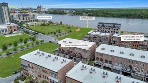 Hitch Village - Fred Wessels Homes Apartment | Riverfront Charm by Lucky Savannah