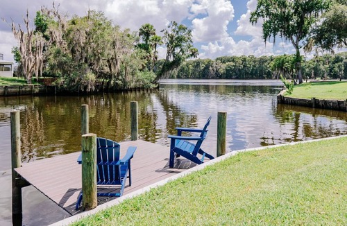 Satsuma House | Riverfront Cottage Retreat with 2 Docks + Scenic Views on the St. John’s River!