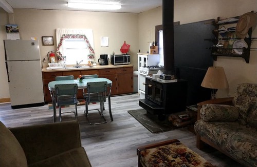 Waynesville Cabin | Riverfront Getaway Cabin with a Boat Ramp Access near Brunswick in Southeast Georgia