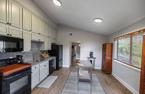 Tangipahoa Parish House | Riverfront home with room for the family to relax!