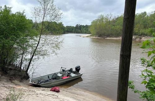 Hillister Cabin | Riverfront secluded 3-bedroom cabin on the scenic Neches River