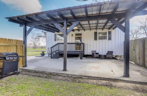 Wickliffe House | Riverfront Ventress Home w/Patio & Shared Pier
