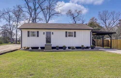 Wickliffe House | Riverfront Ventress Home w/Patio & Shared Pier