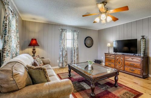 Wickliffe House | Riverfront Ventress Home w/Patio & Shared Pier