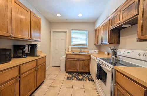 Riverside Apartment | Riverside 2BR w/Projector Near Five Points