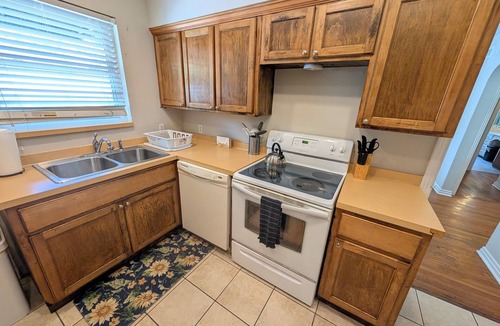 Riverside Apartment | Riverside 2BR w/Projector Near Five Points