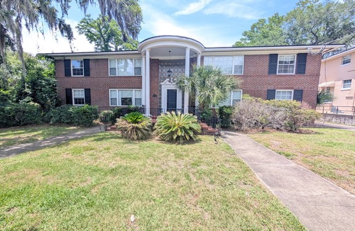 Riverside Apartment | Riverside 2BR w/Projector Near Five Points
