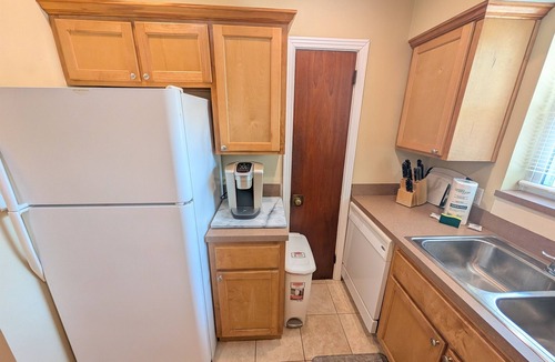 Riverside Apartment | Riverside Retreat 2BR w/Big Screen Projector