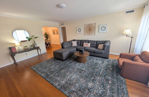 Riverside Apartment | Riverside Retreat 2BR w/Big Screen Projector