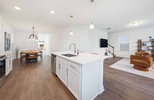 Riverside House | Riverside Townhouse - 3 Bedroom with Garage