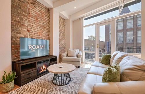 Arts/Warehouse District Apartment | Roami at Churchill | 2 Bedroom w/Balcony