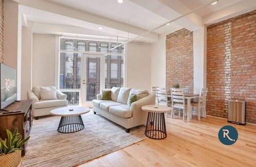 Arts/Warehouse District Apartment | Roami at Churchill | 2 Bedroom w/Balcony