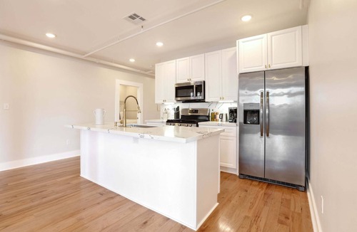 Arts/Warehouse District Apartment | Roami at Churchill | 3 Bedroom w/Balcony