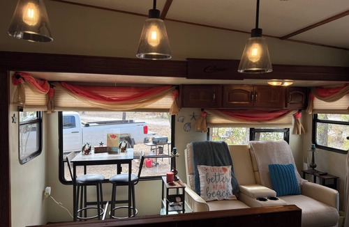 Mayo House | Robbins Nest 1 is a cozy RV with 1 bedroom in fantastic Mayo, FL.