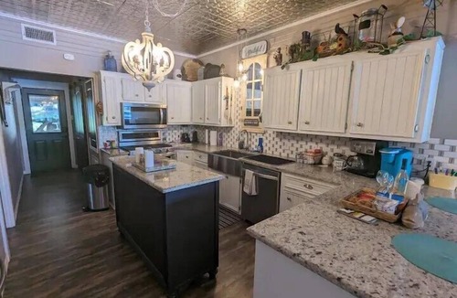 South Toledo Bend House | Robbins Nest Toledo Bend, Waterfront Getaway - Lakeside is best at the Robbins Nest!
