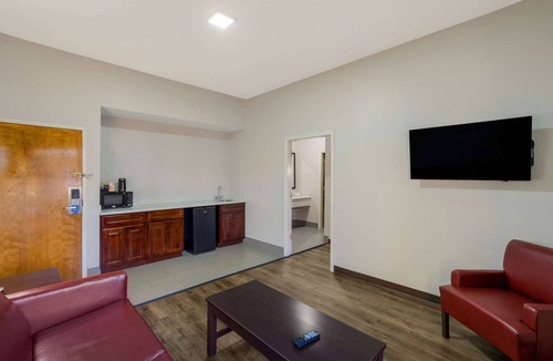 Brandon Hotel | Rodeway Inn Brandon - Jackson East