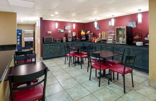 Brandon Hotel | Rodeway Inn Brandon - Jackson East