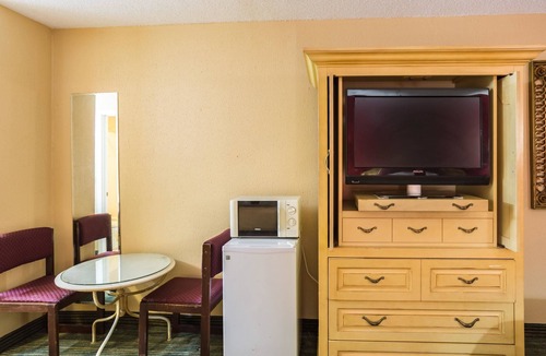 Hazlehurst Hotel | Rodeway Inn Hazlehurst