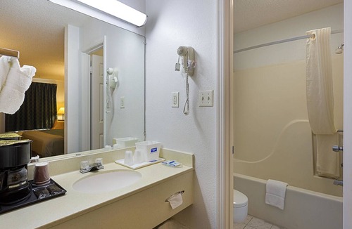 Lake City Hotel | Rodeway Inn Lake City I-75
