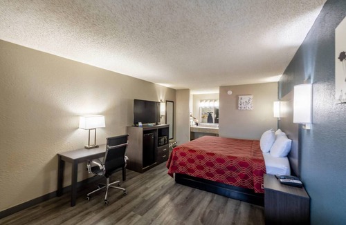 Prattville Hotel | Rodeway Inn Prattville I-65