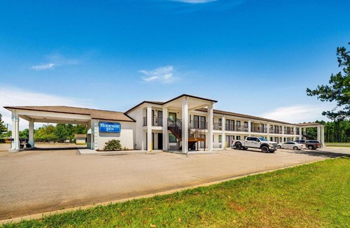 Sandersville Hotel | Rodeway Inn Sandersville