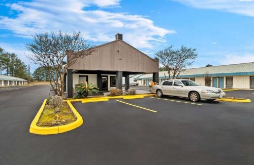Brookhaven Hotel | Rodeway Inn & Suites Brookhaven