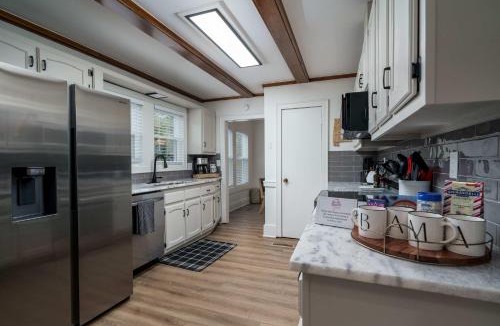 Northport House | Roll Tide Bungalow-3 miles to UA- 5 TVs- Game Room