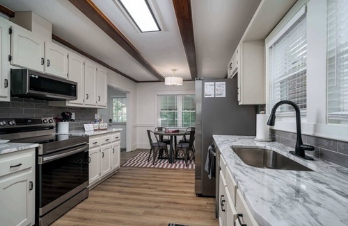 Northport House | Roll Tide Bungalow-3 miles to UA- 5 TVs- Game Room