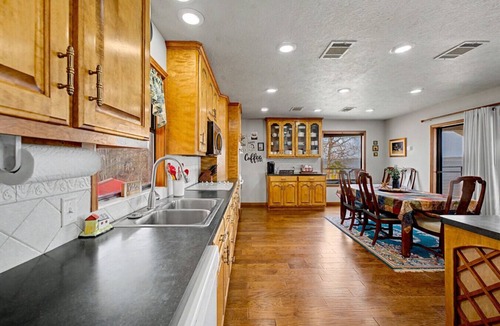 Jasper House | Rollingwood Retreat - Waterfront