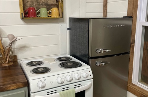 Iuka Cottage | Romantic Cozy Cottage 0.8 miles from JP Coleman State Park/Pickwick/Iuka