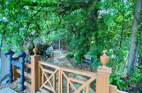 Carthage Cottage | Romantic Secret Cottage near downtown Carthage