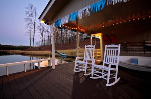 Villa Rica House | Romantic Vacation Rental with Hot Tub in Villa Rica, Georgia