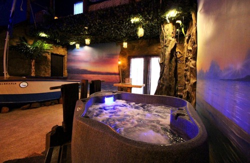 Villa Rica House | Romantic Vacation Rental with Hot Tub in Villa Rica, Georgia