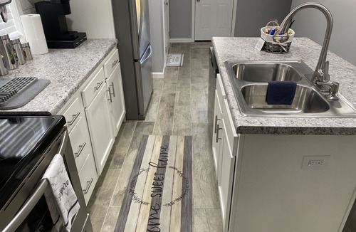 Crestline Heights House | RON'S HOUSE: Cozy & Charming in Revitalizing Area